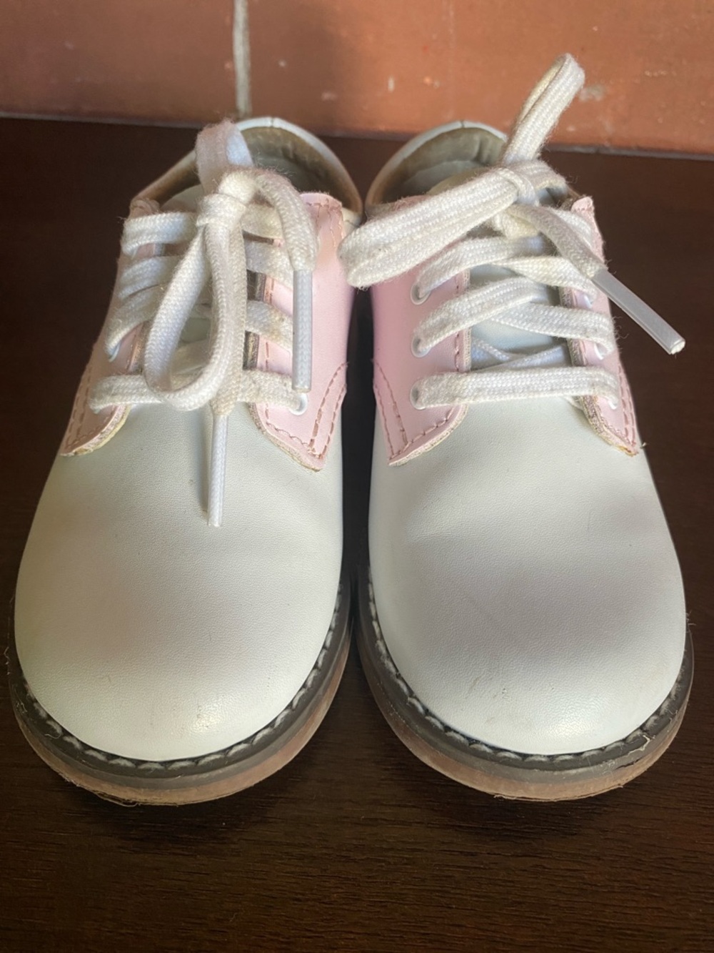Footmates Cheer Oxford Shoes in Rose and White - Picture 2 of 10